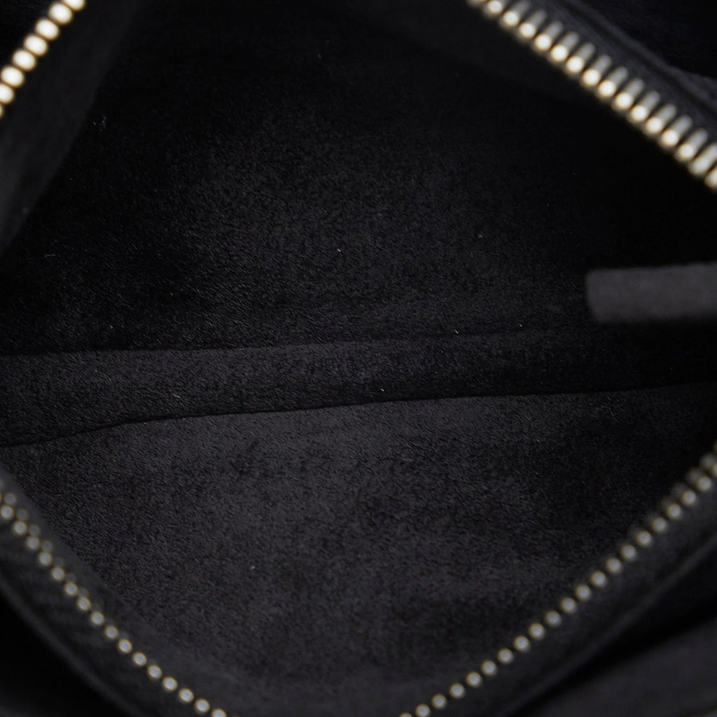 Chanel CC Phone Pouch (SHG-fFFbkG)