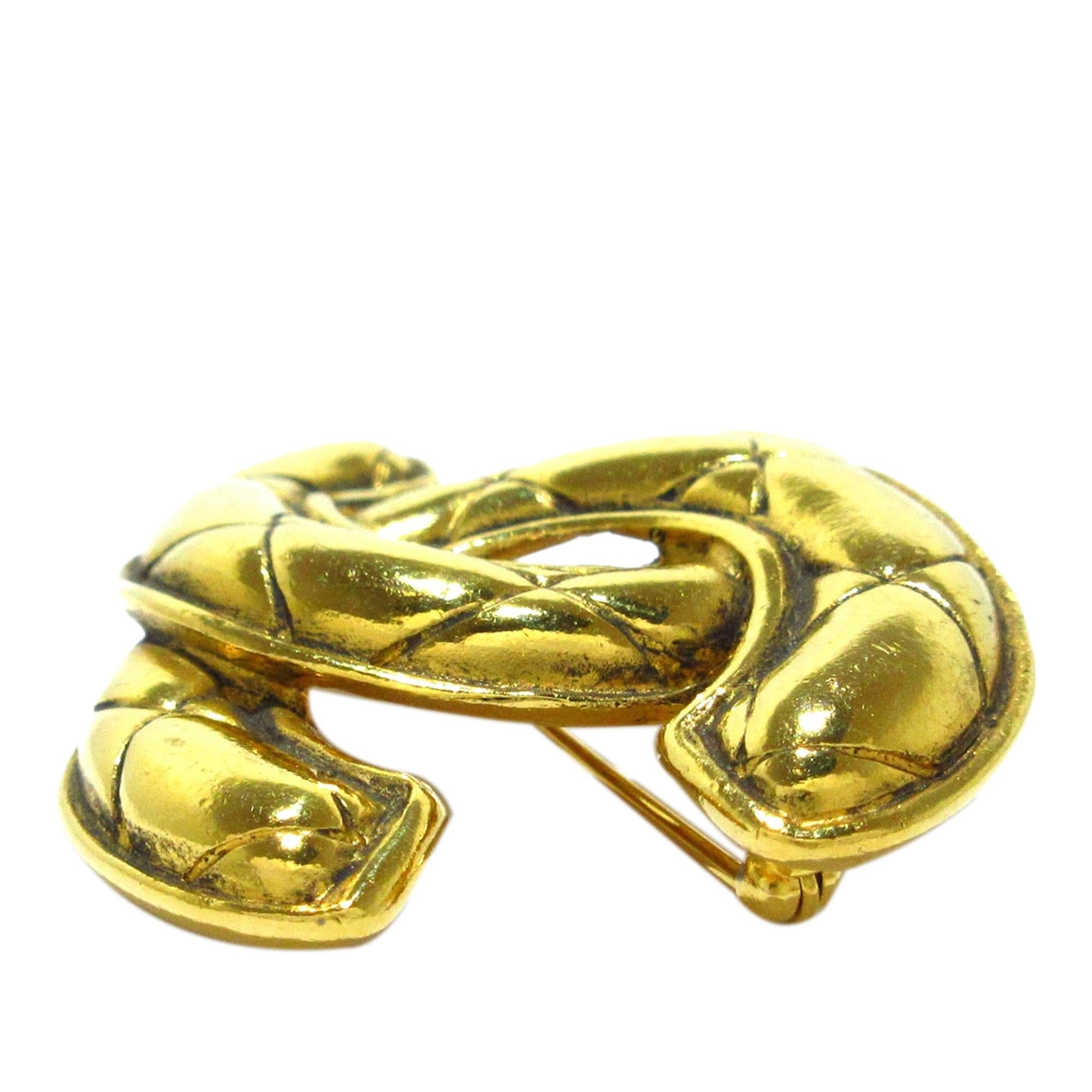 Chanel CC Quilted Brooch (SHG-KNCqnC)