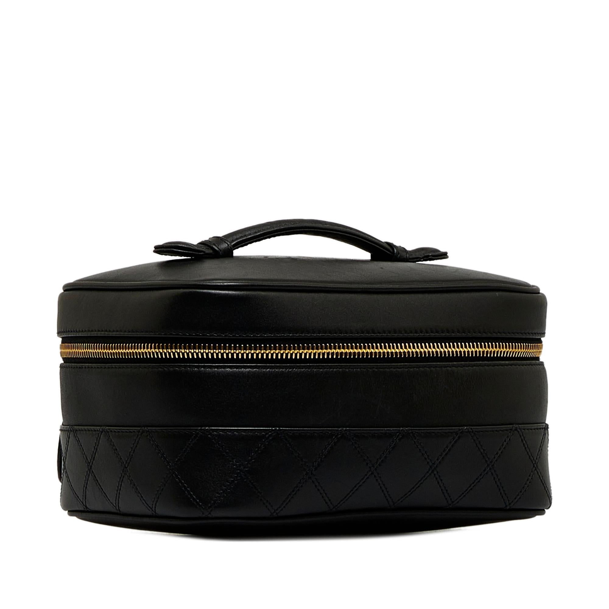 Chanel CC Vanity Bag (SHG-4hIqPQ)