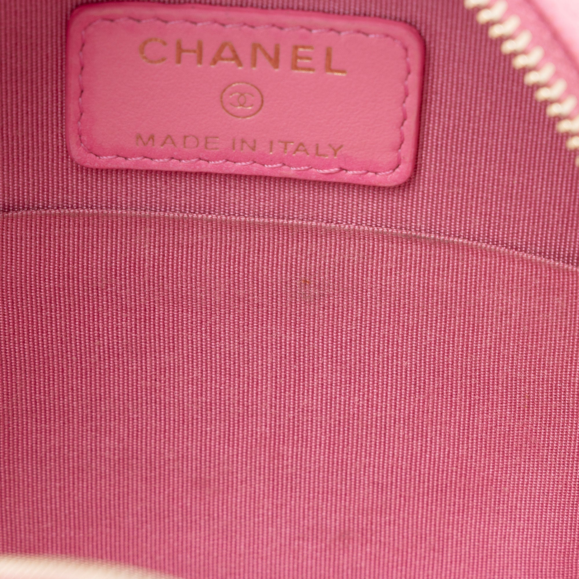 Chanel Caviar Leather Crystal CC Round Clutch with Chain (SHF-FU2AgY)