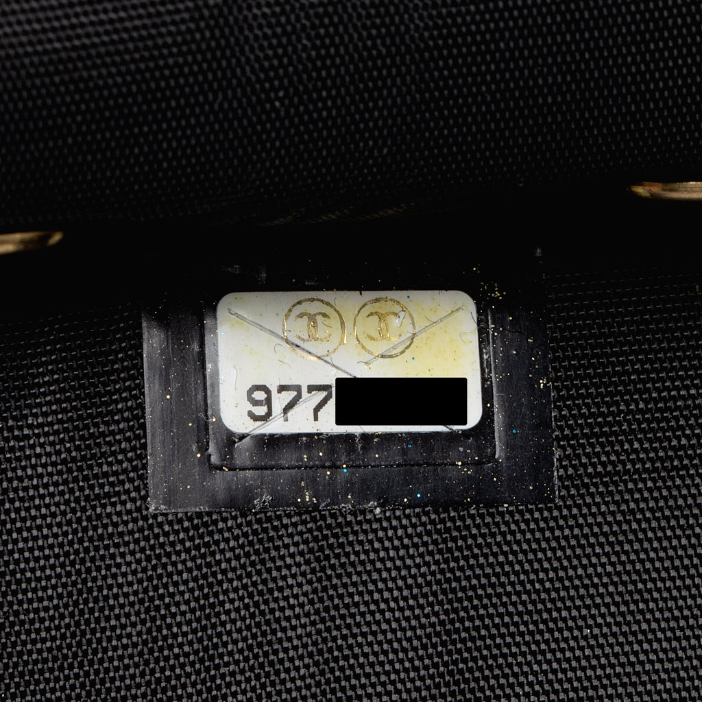 Chanel Caviar Leather Timeless CC 6 Key Holder (SHF-Fyokbl)