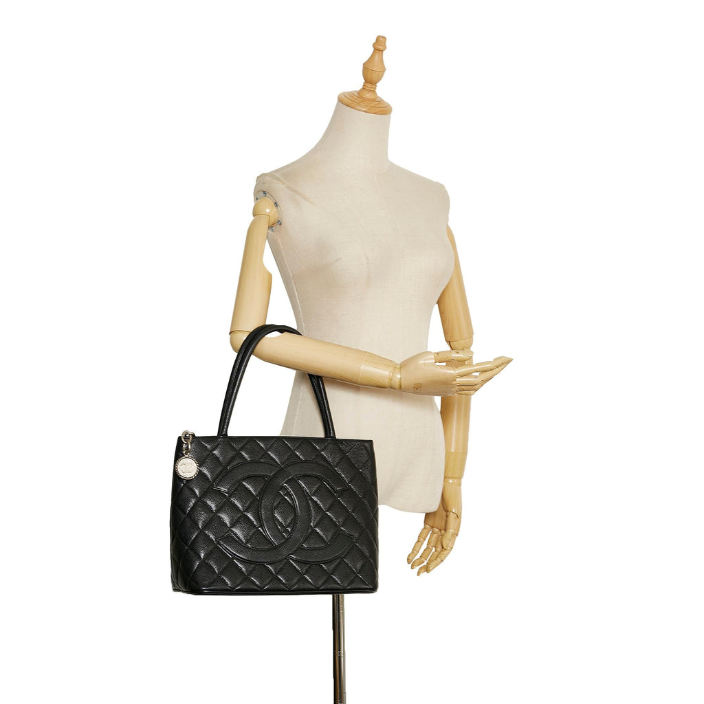 Chanel Caviar Medallion Tote (SHG-36026)