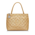 Chanel Caviar Medallion Tote (SHG-ajgoYD)