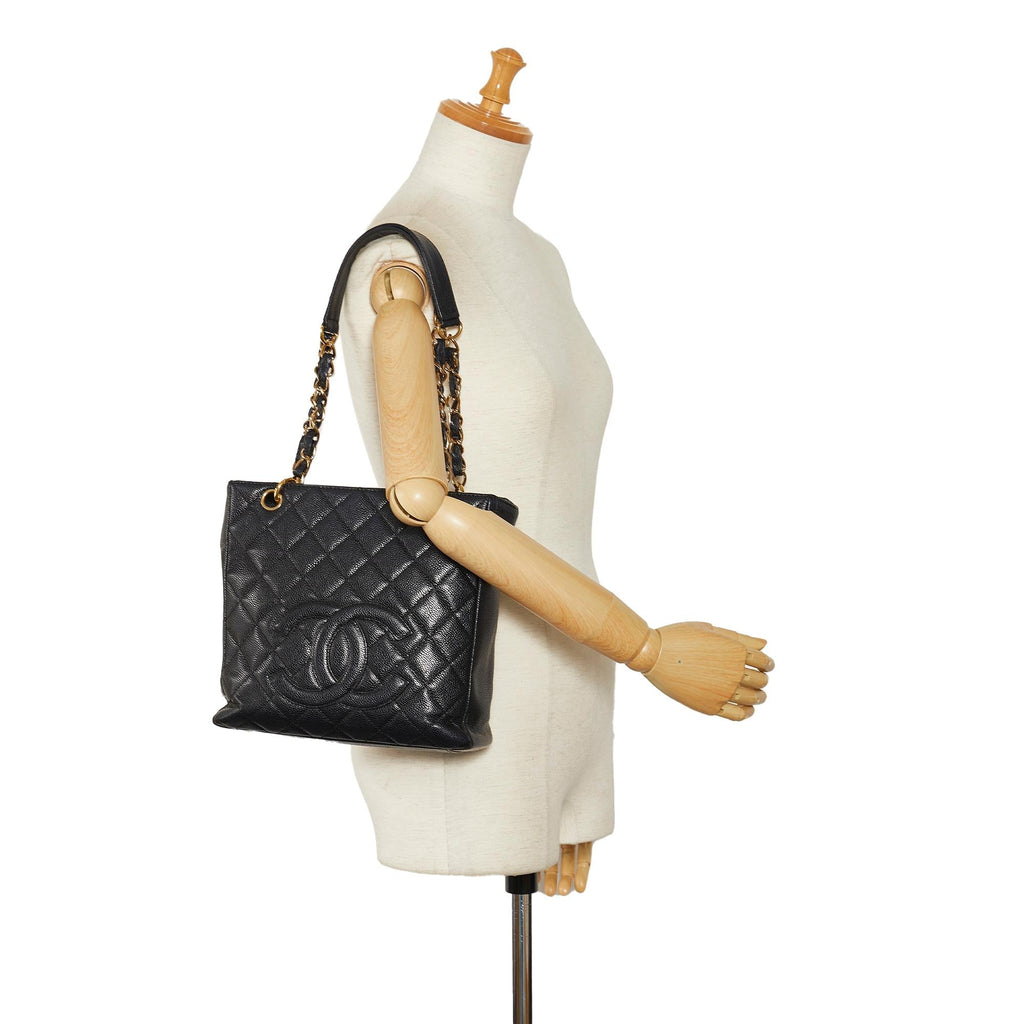 Chanel Caviar Petite Shopping Tote (SHG-ivSuzo)