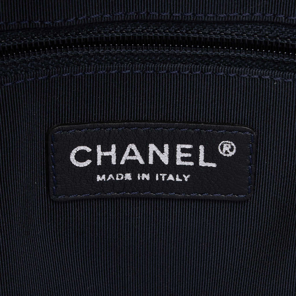 Chanel Chevron Denim Boy Tote (SHF-z2AHH6)