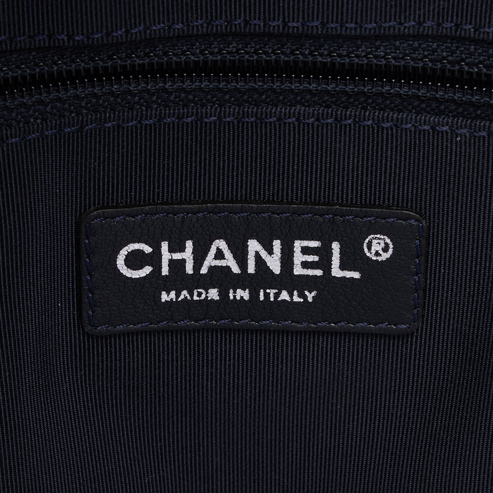 Chanel Chevron Denim Boy Tote (SHF-z2AHH6)