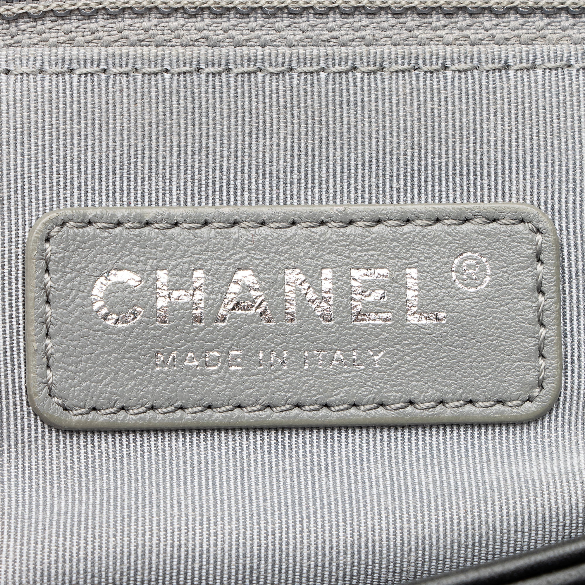 Chanel Chevron Lambskin New Medium Boy Bag (SHF-23076)