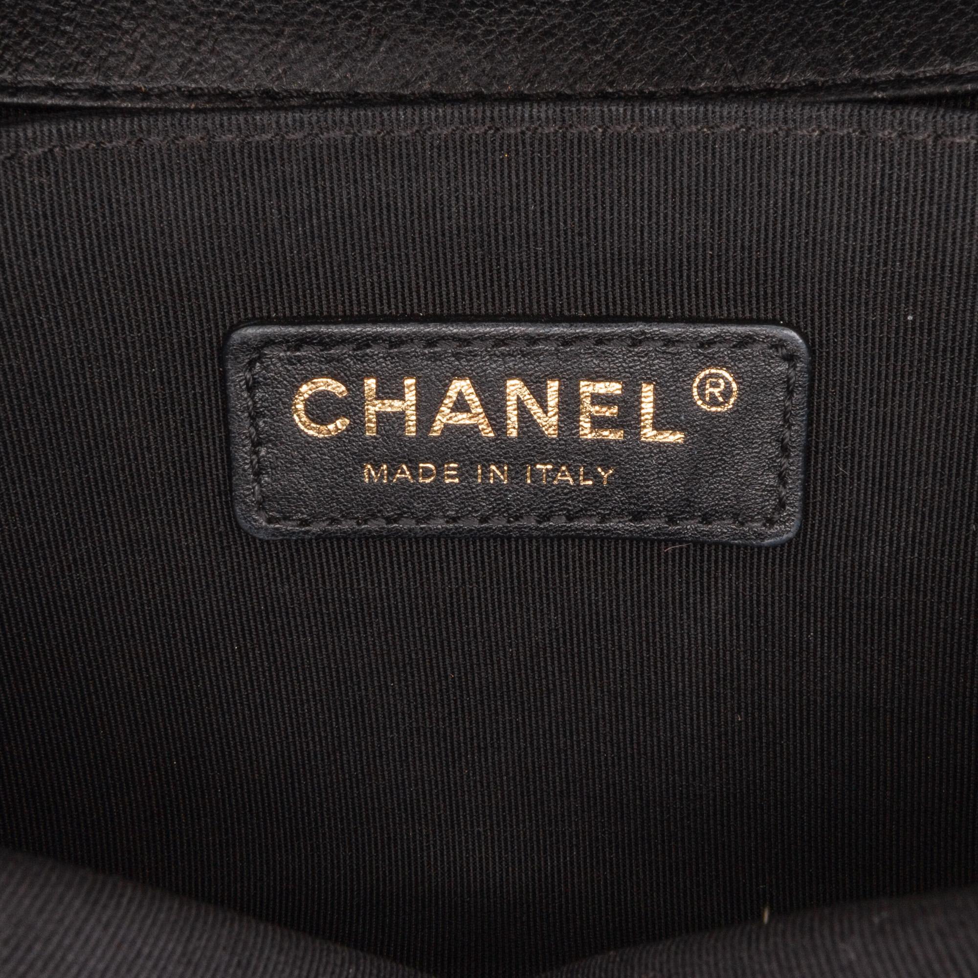 Chanel Crest-Embellished Medium Boy Bag (SHG-0OF1ya)