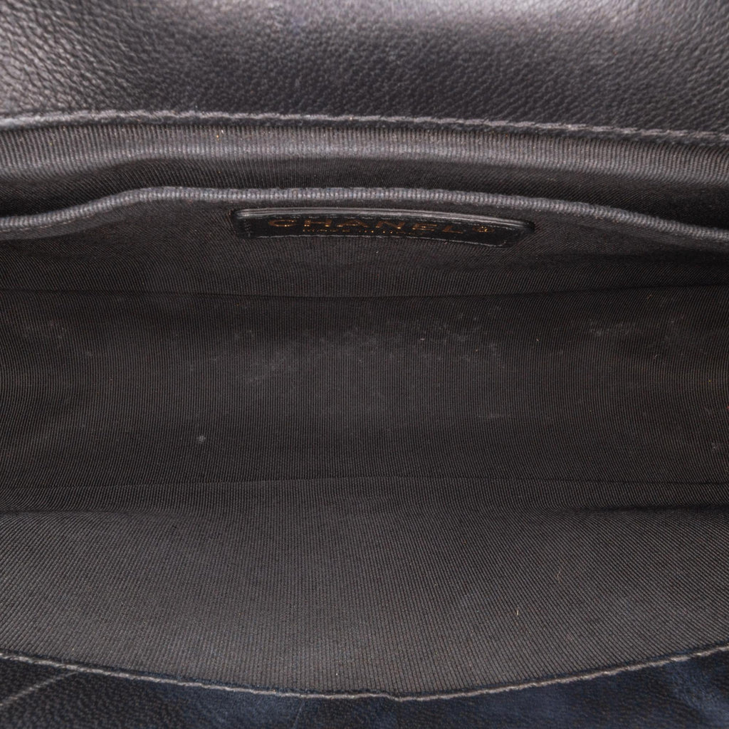 Chanel Crest-Embellished Medium Boy Bag (SHG-0OF1ya)