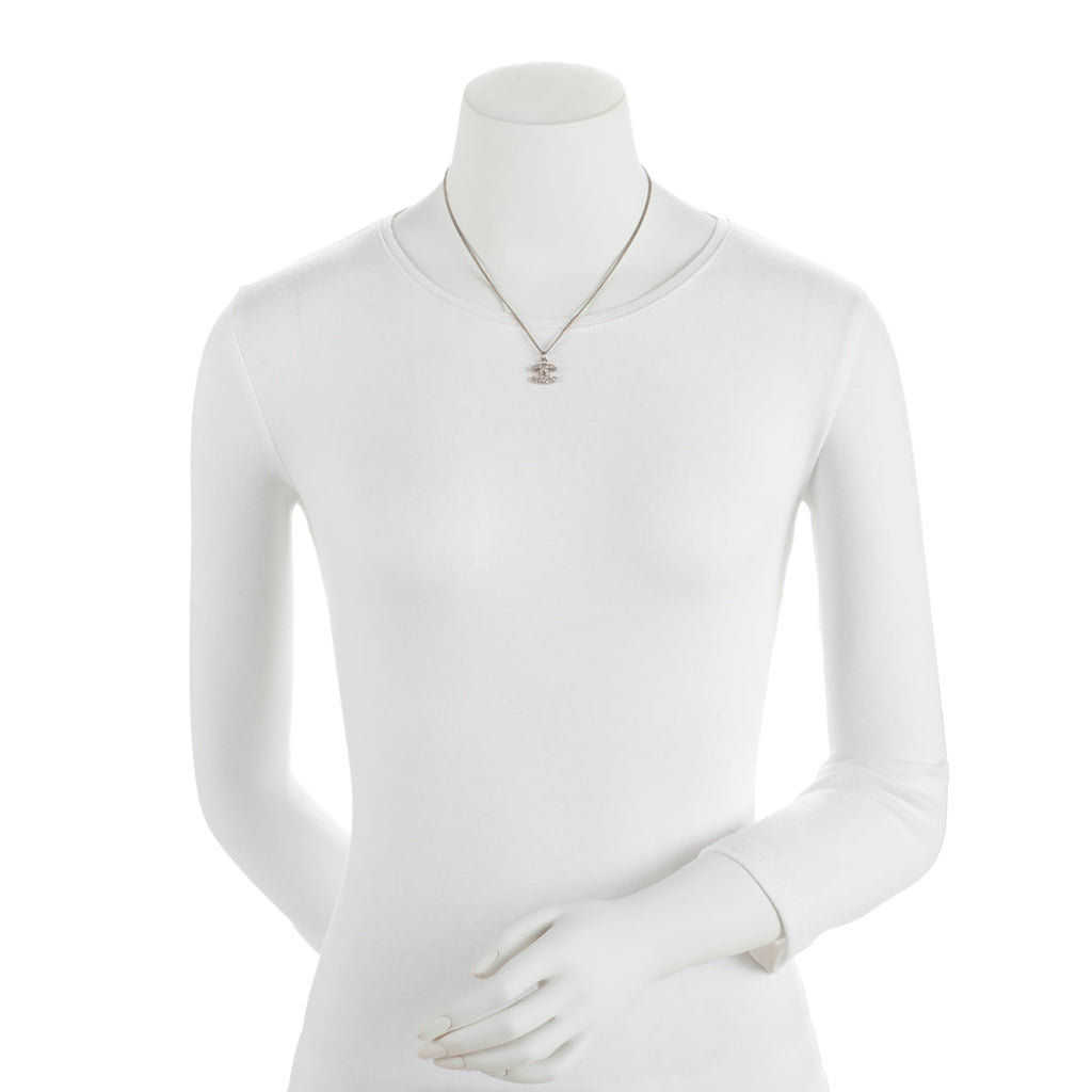 Chanel Crystal CC Pendant Necklace (SHF-WHgrmS)