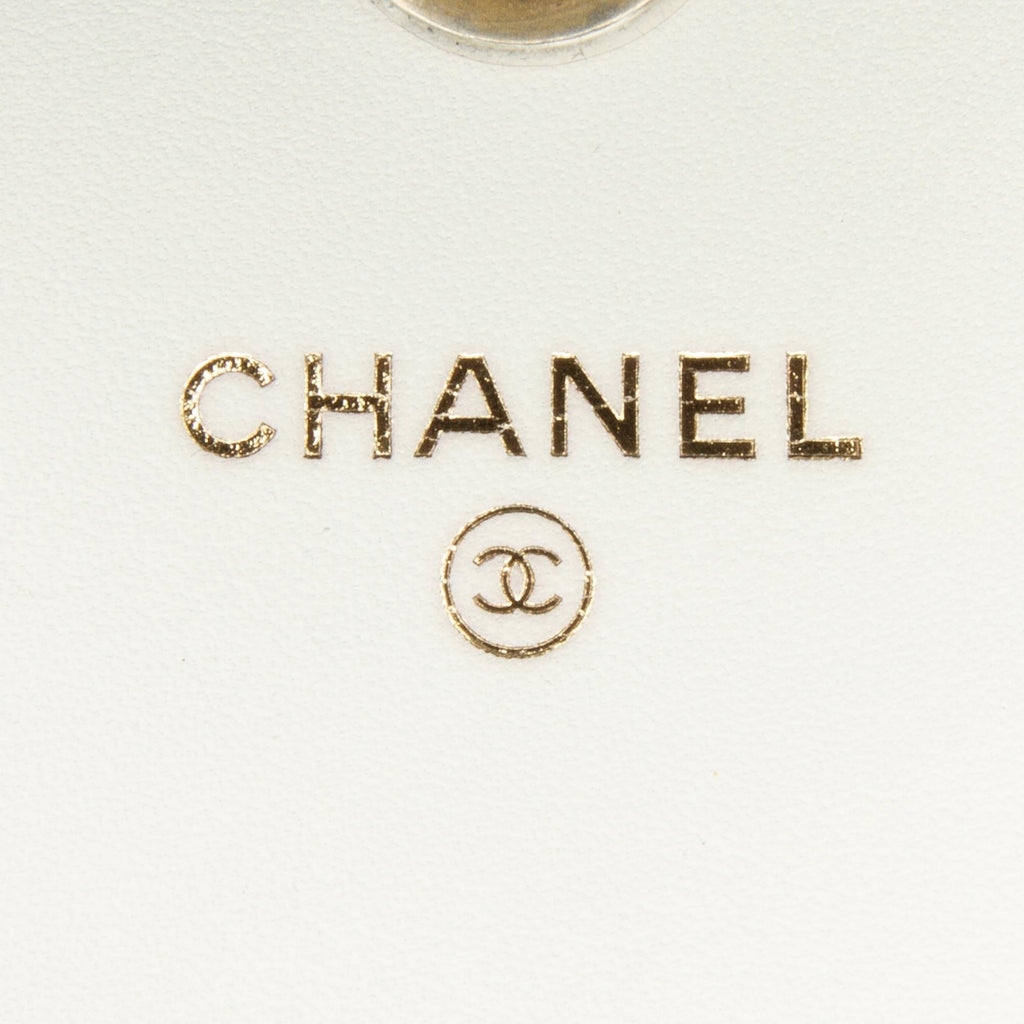Chanel Enchained Wallet on Chain (SHG-8yJJ7L)