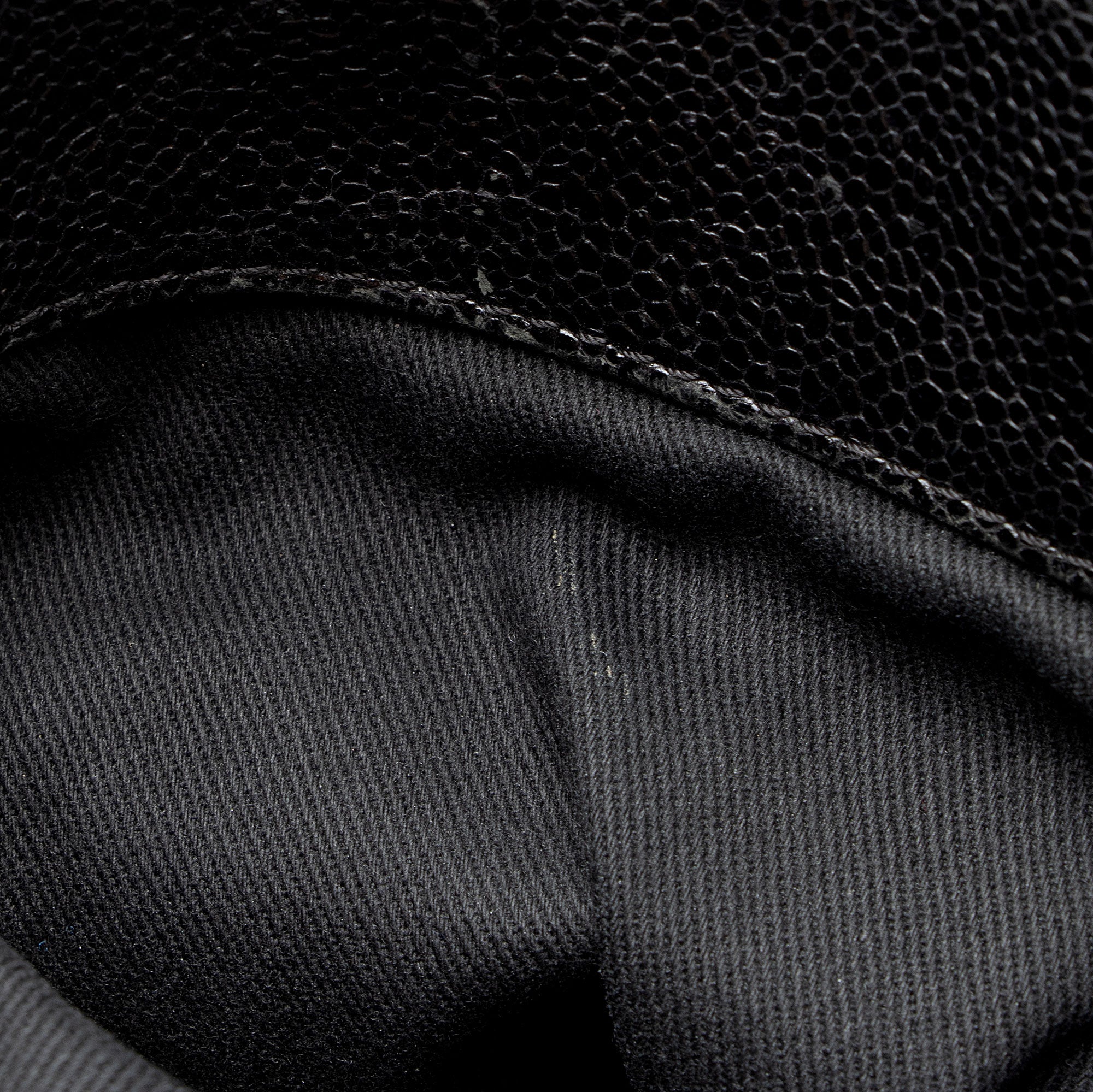 Chanel Glazed Caviar Coco Pleats Messenger Bag (SHF-KGhO50)