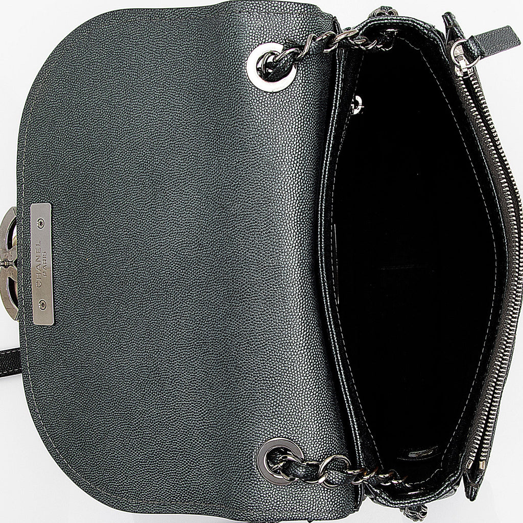Chanel Iridescent Caviar Coco Curve Medium Shoulder Bag (SHF-jWQh7j)