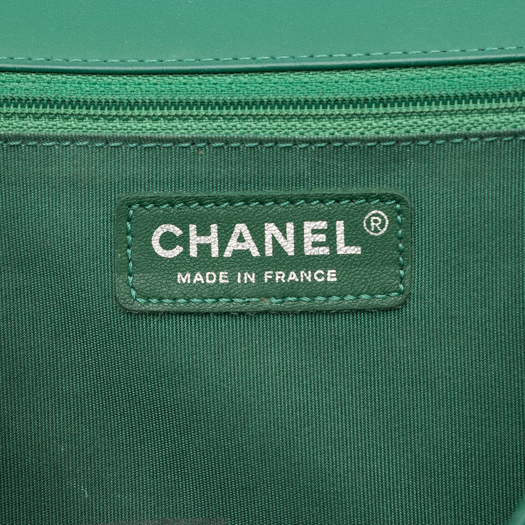 Chanel Lambskin New Medium Boy Bag (SHF-23600)