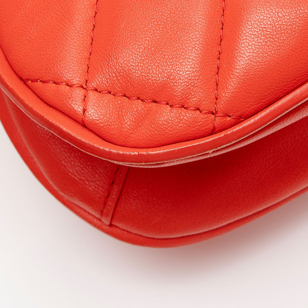 Chanel Lambskin Pagode Piping Flap Shoulder Bag (SHF-Cco5SB)