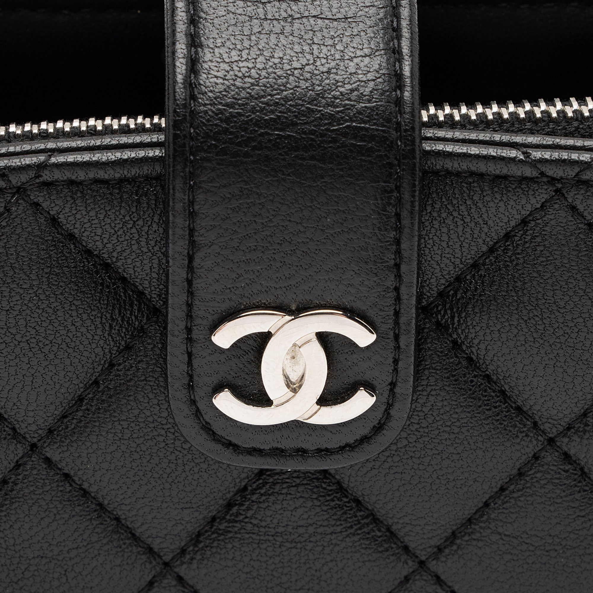 Chanel Lambskin Valentine Charms Mini Phone Holder Crossbody Bag (SHF-LaTesi)