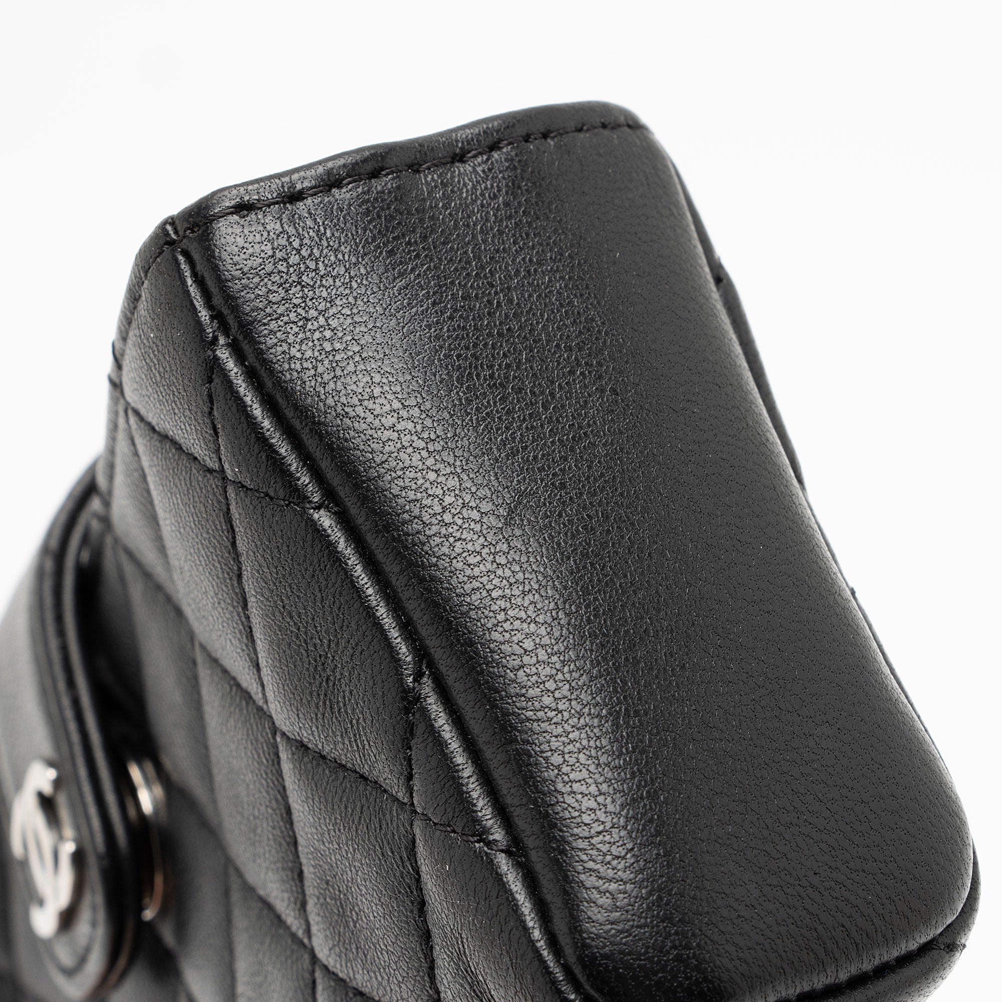 Chanel Lambskin Valentine Charms Mini Phone Holder Crossbody Bag (SHF-LaTesi)