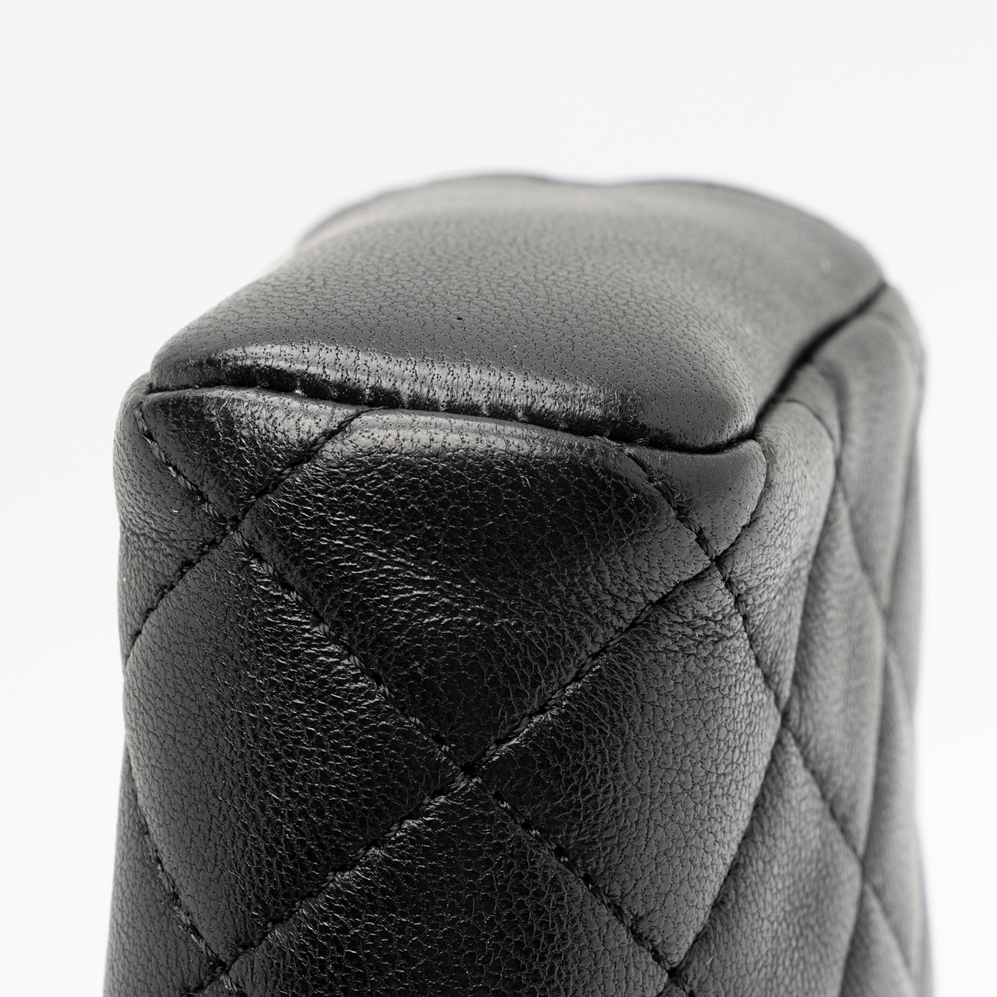 Chanel Lambskin Valentine Charms Mini Phone Holder Crossbody Bag (SHF-LaTesi)
