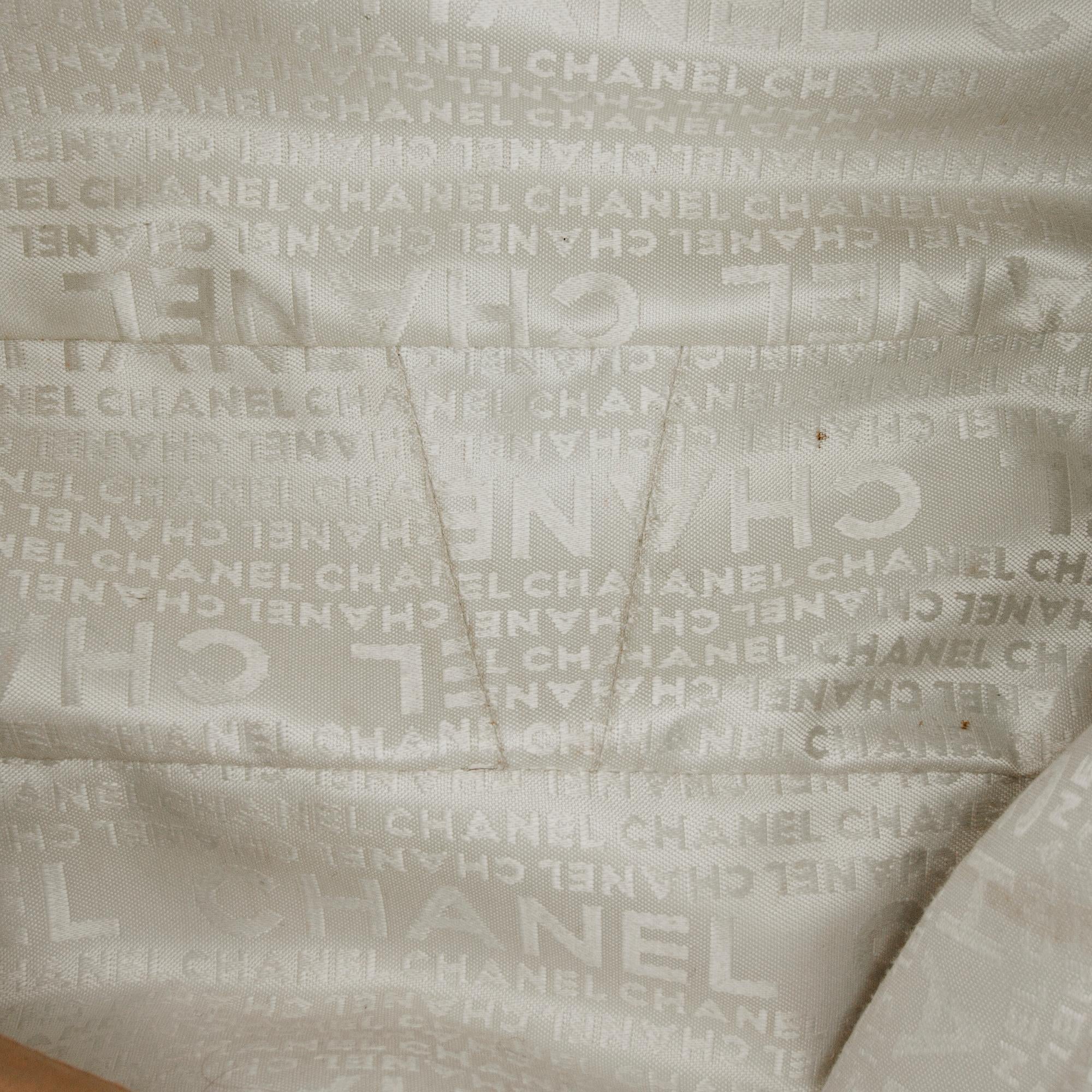 Chanel Luxe Ligne Hobo (SHG-nRec4T)