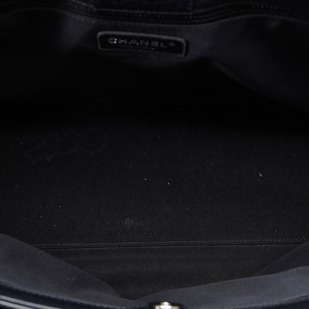 Chanel Medium CC Caviar Cerf Tote (SHG-CpHO5a)