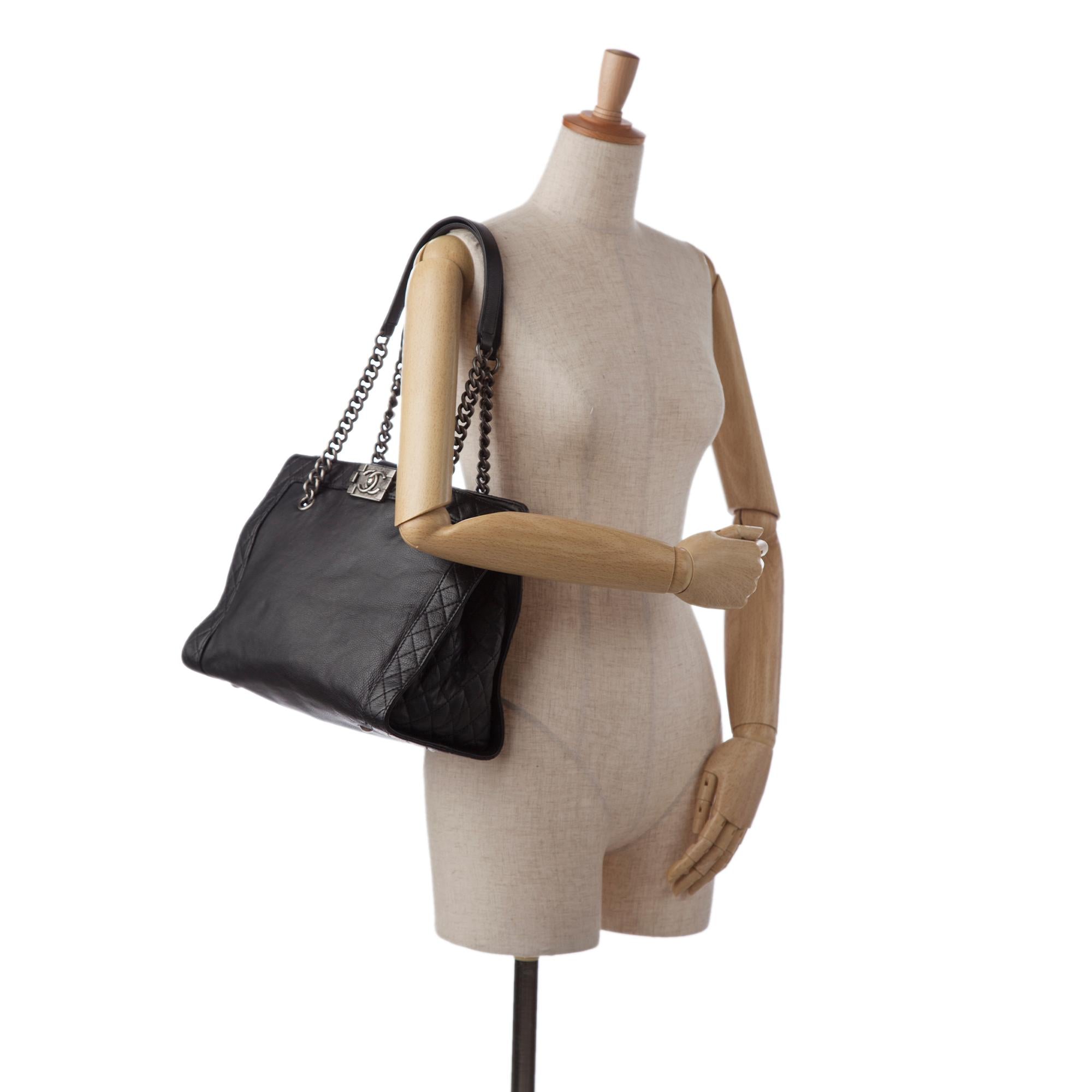 Chanel Medium Calfskin Boy Reverso Shopping Tote (SHG-odyl7T)
