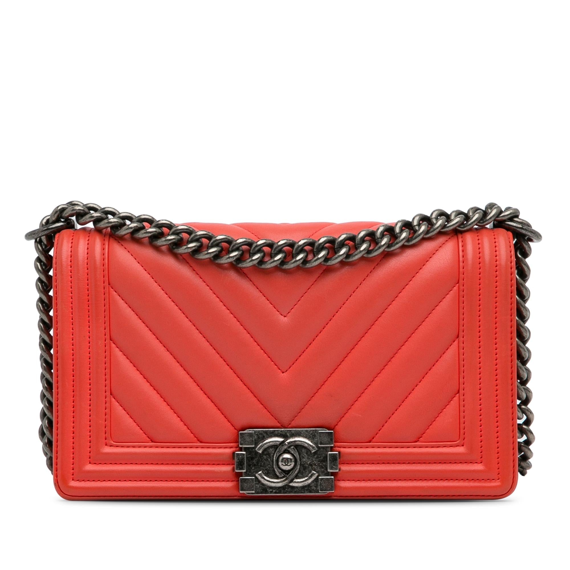Chanel Medium Calfskin Chevron Boy Flap (SHG-w8KmMC)