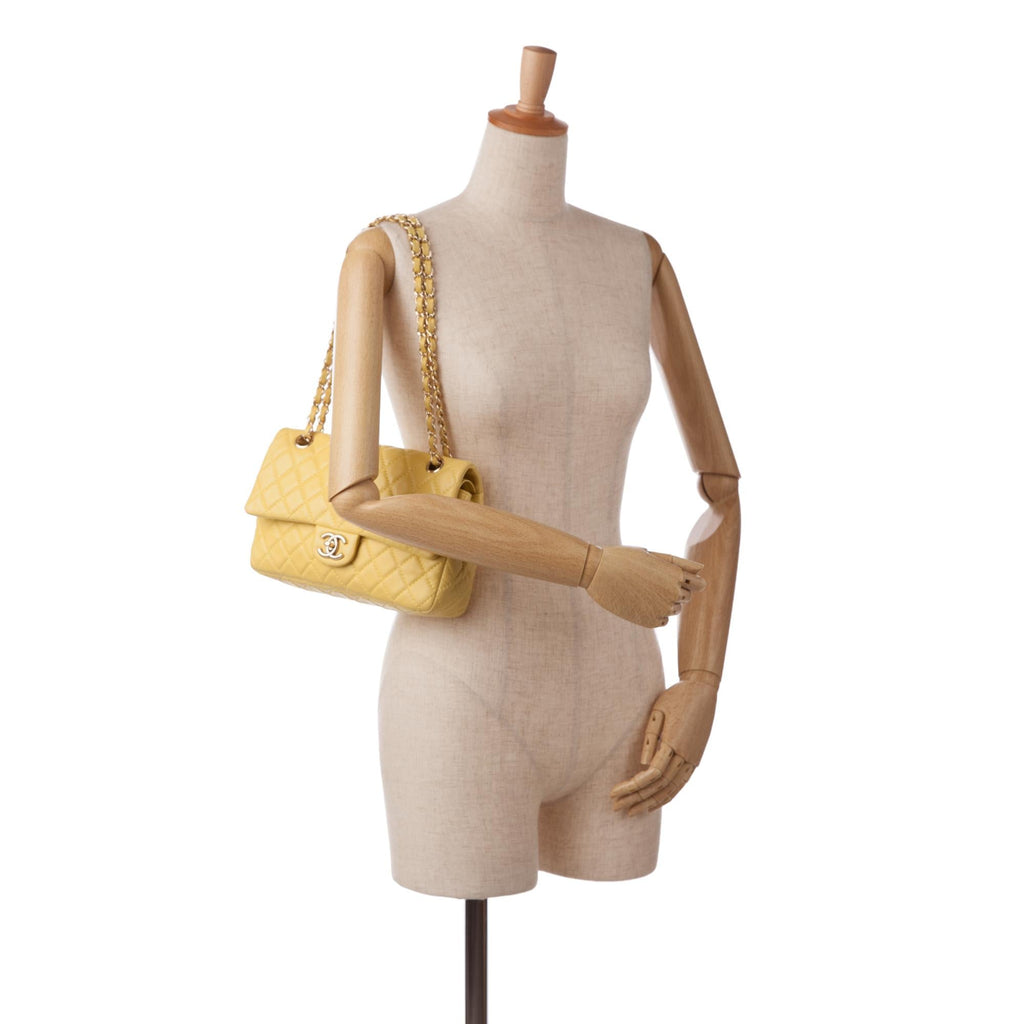 Chanel Medium Classic Double Stitch Calfskin Double Flap (SHG-Y92L3n)