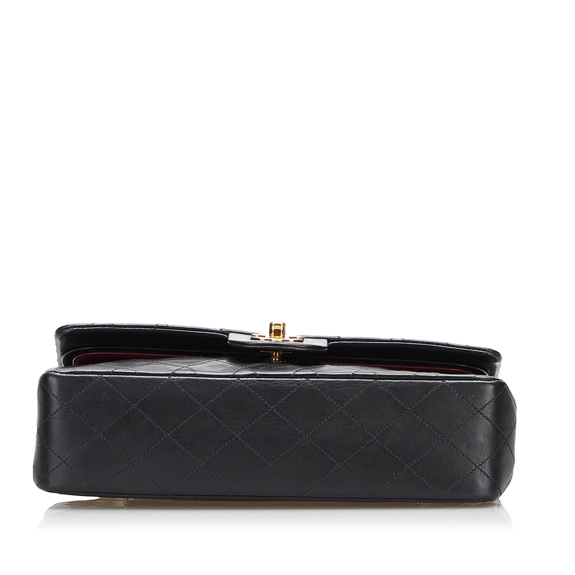 Chanel Medium Classic Lambskin Double Flap (SHG-Vy6wu2)