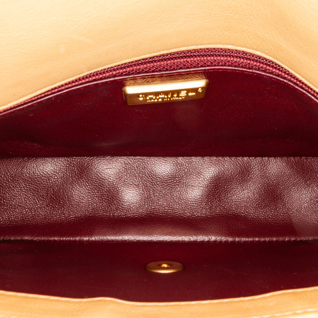 Chanel Medium Classic Lambskin Metal Edge Shoulder Bag (SHG-0qisTN)