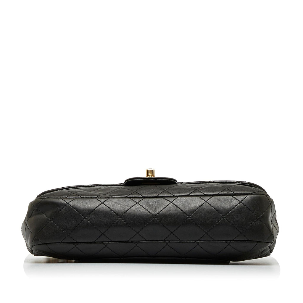 Chanel Medium Classic Lambskin Single Flap (SHG-IvYGNR)