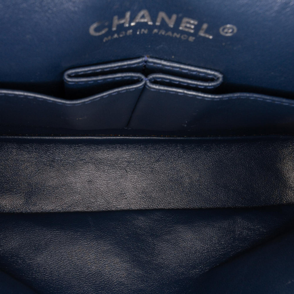 Chanel Medium Classic Patent Double Flap (SHG-ujgXKW)