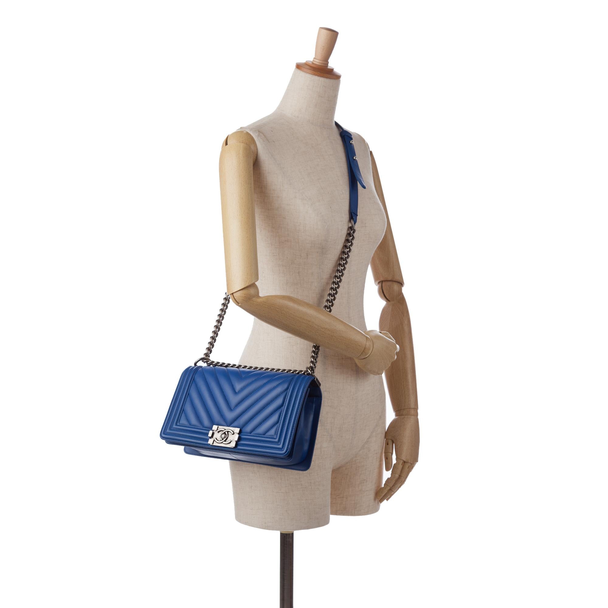 Chanel Medium Lambskin Chevron Boy Flap (SHG-9fPgQE)
