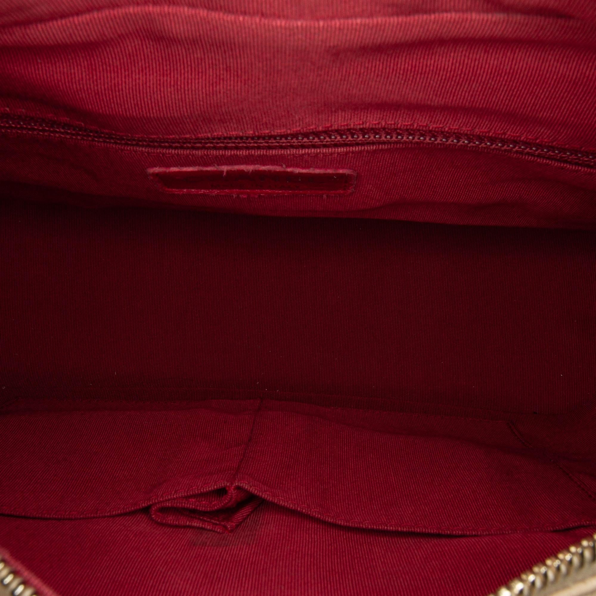 Chanel Medium Lambskin Gabrielle Crossbody (SHG-YK6T6O)