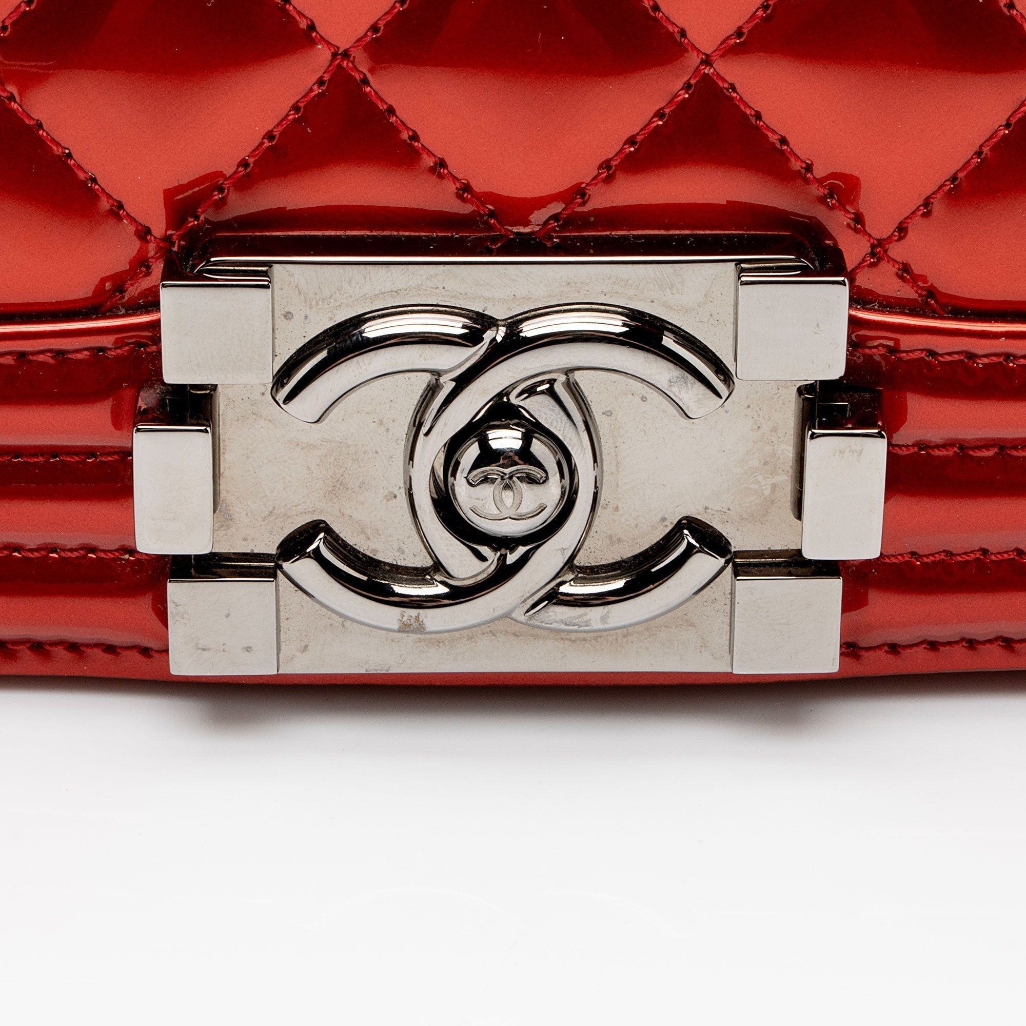 Chanel Metallic Patent Leather Old Medium Boy Bag (SHF-Gxw2JA)