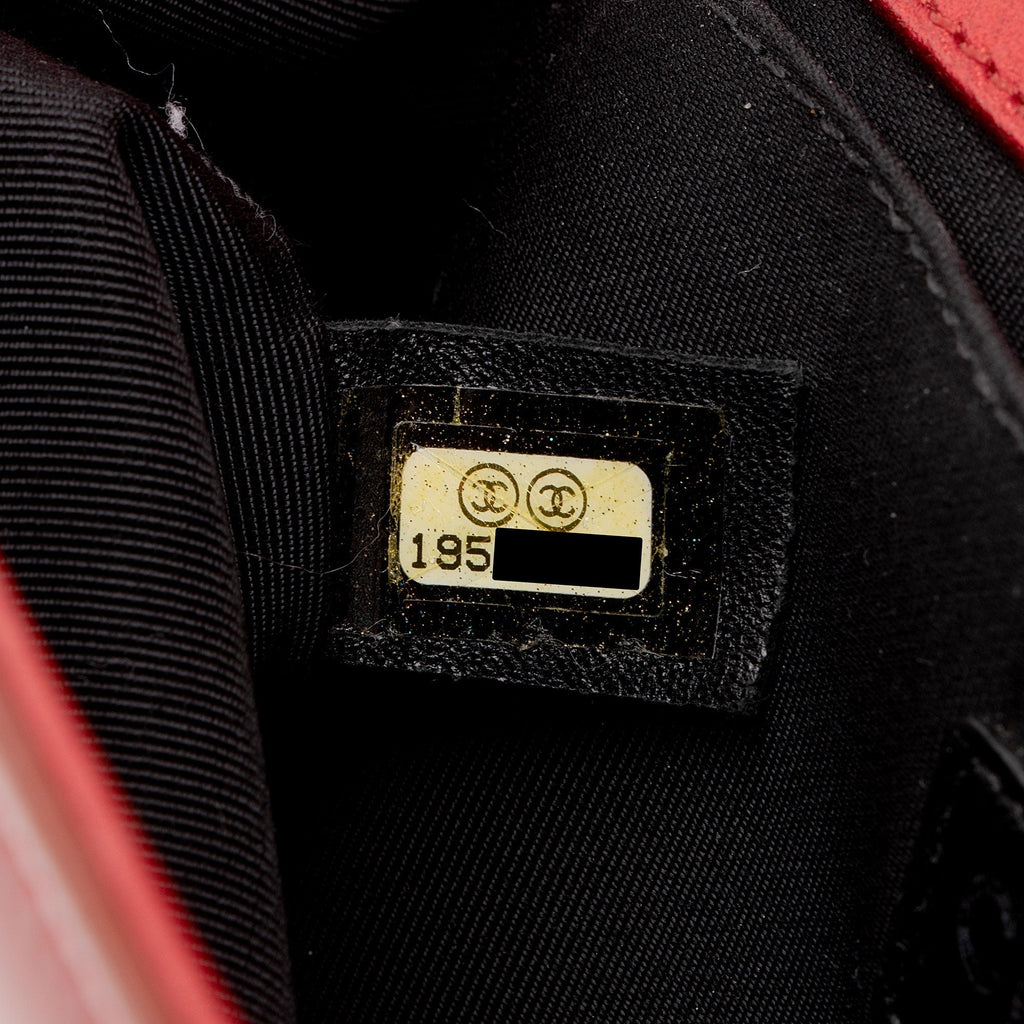 Chanel Metallic Patent Leather Old Medium Boy Bag (SHF-Gxw2JA)