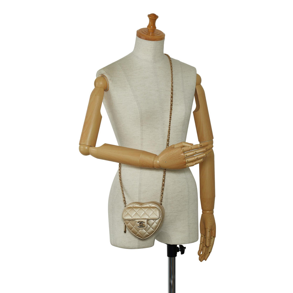 Chanel Mini CC in Love Heart Crossbody (SHG-Qohyoi)