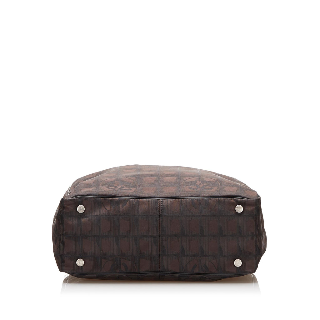 Chanel New Travel Line Handbag (SHG-cYPGJh)