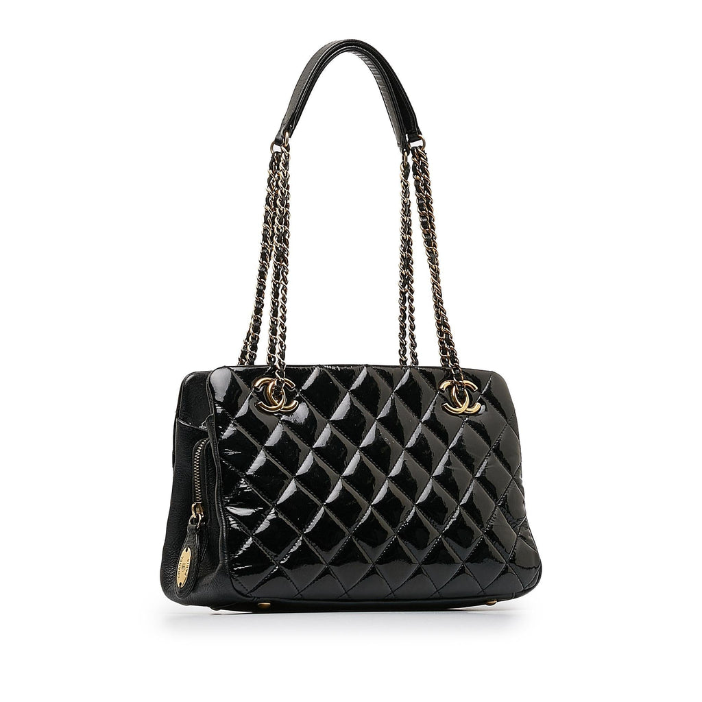 Chanel Patent Goatskin Paris Salzburg CC Eyelet Shoulder Bag (SHG-OuWTBq)