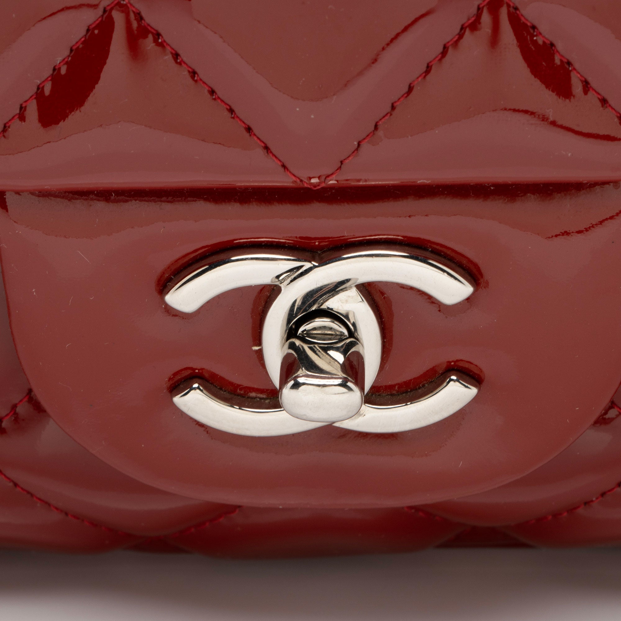 Chanel Patent Leather Classic Jumbo Double Flap Bag (SHF-Sit8OS)