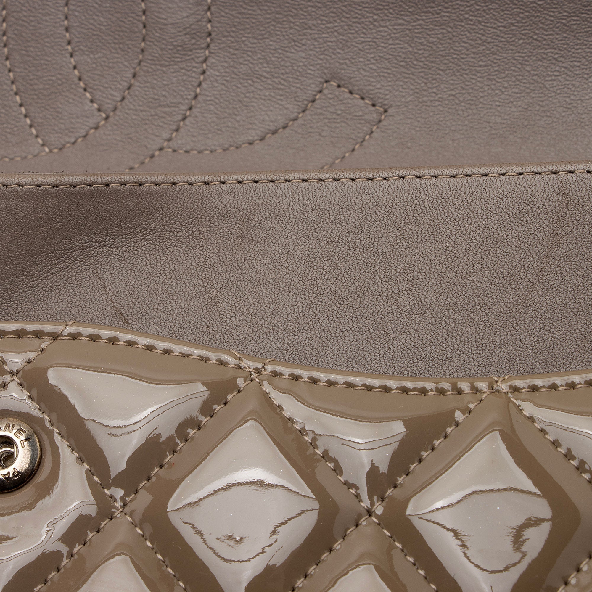 Chanel Patent Leather Classic Jumbo Double Flap Bag (SHF-jE6UCt)