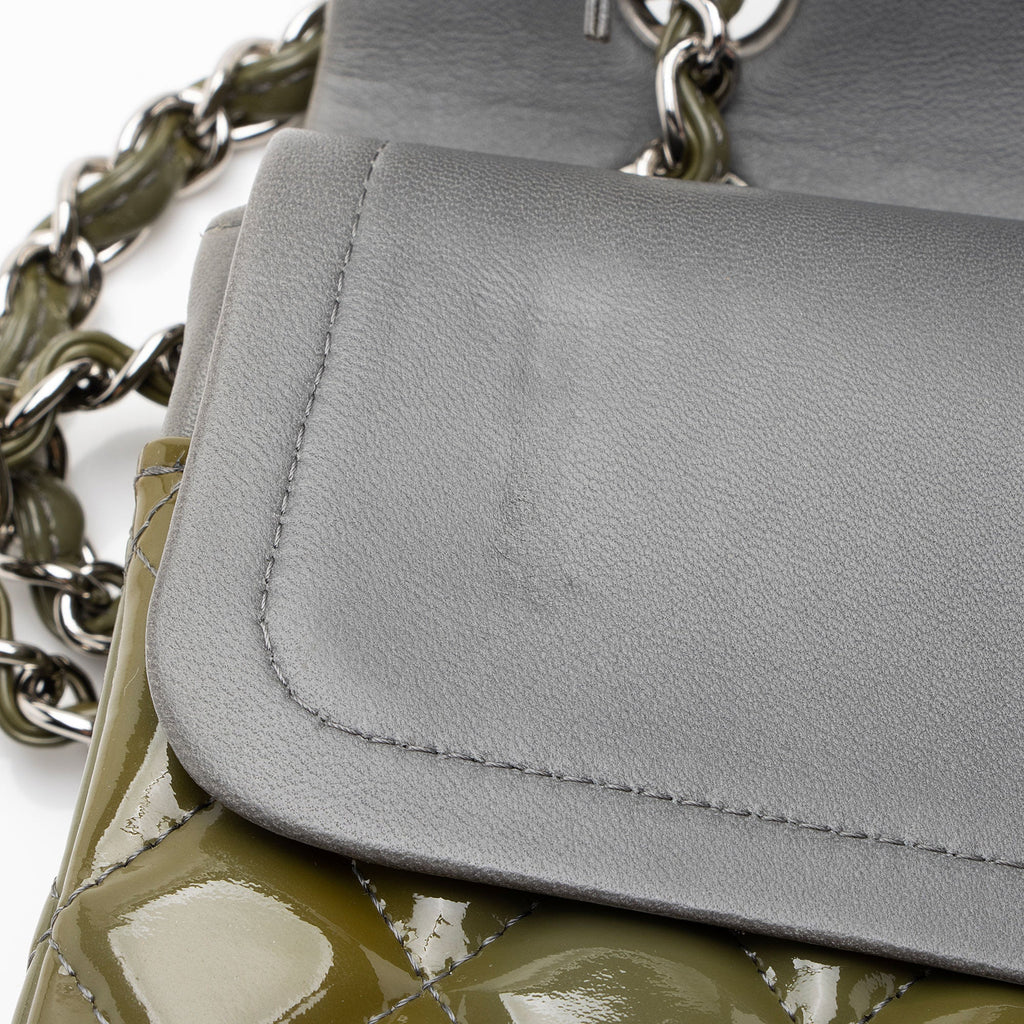 Chanel Patent Leather Classic Medium Double Flap Bag (SHF-yY0DZr)