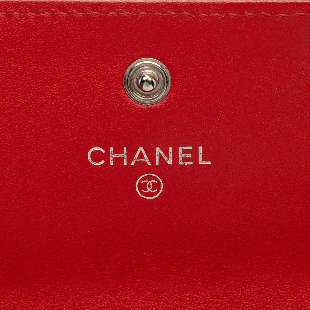 Chanel Patent Leather Diamond Stitch Flap Wallet (SHF-Ql4n4i)