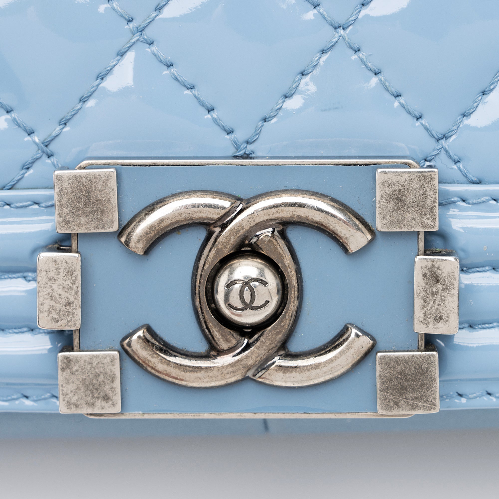 Chanel Patent Leather Old Medium Boy Bag (SHF-23614)
