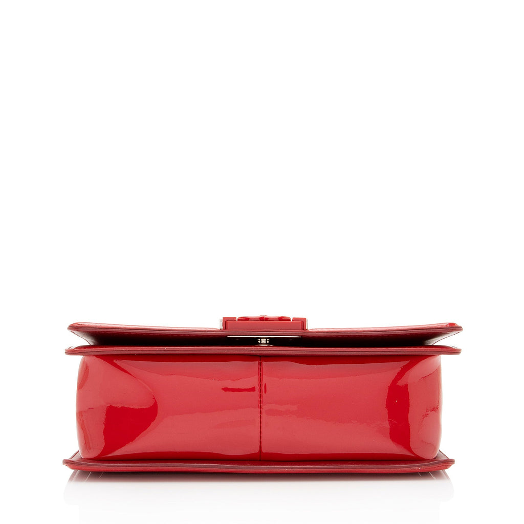 Chanel Patent Leather Plexiglass Old Medium Boy Bag (SHF-ysM1xr)