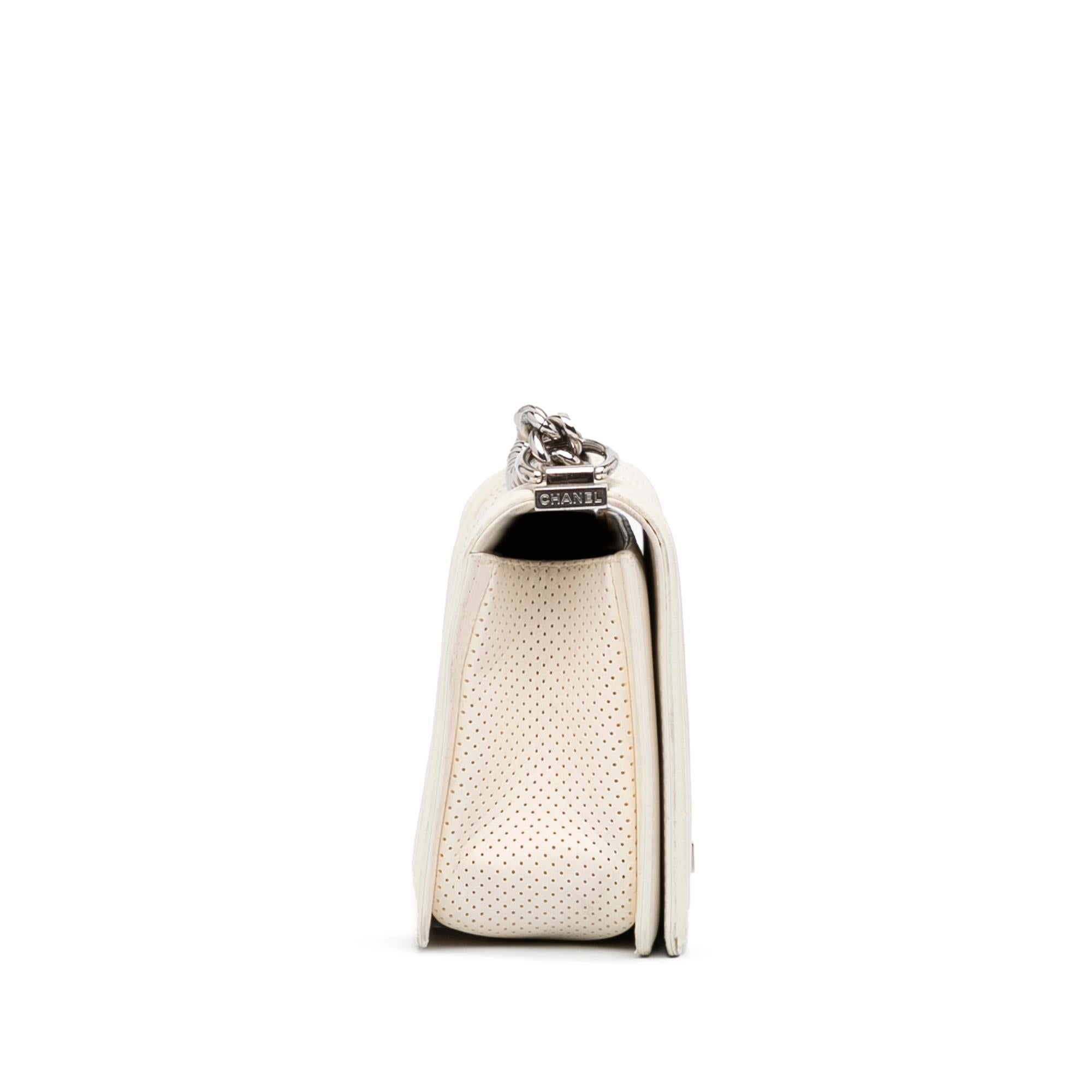 Chanel Perforated Lambskin Boy Flap (SHG-j0q4NI)