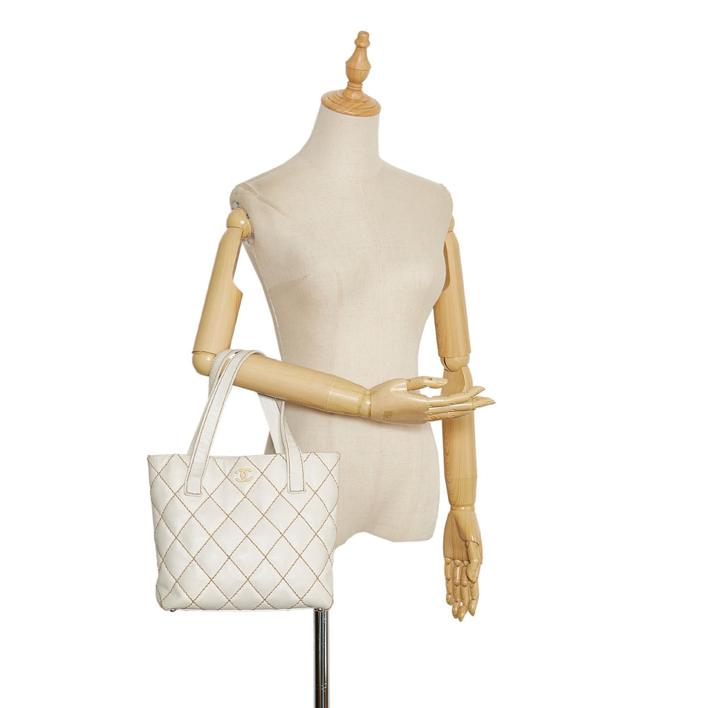 Chanel Quilted Surpique Tote (SHG-35386)