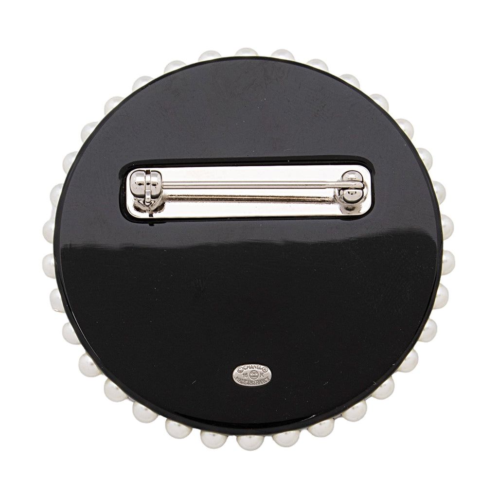 Chanel Resin Crystal Pearl Emoji CC Brooch (SHF-J4WQzc)