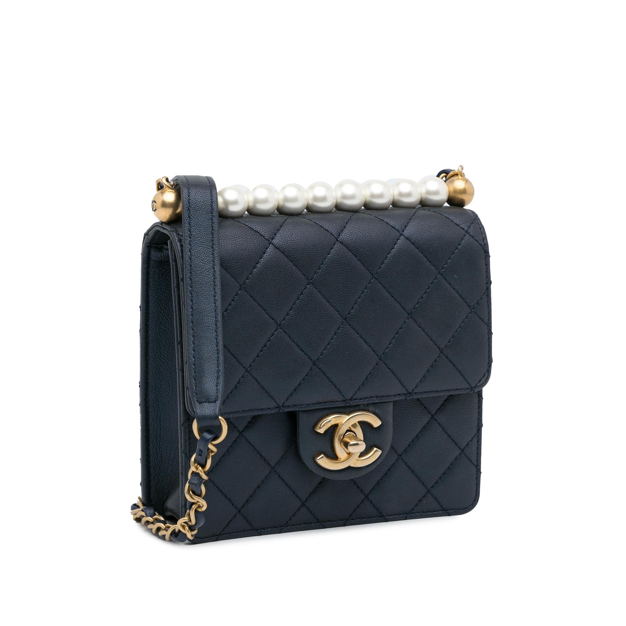 Chanel Small Chic Pearls Flap Bag (SHG-BMZQ5h)