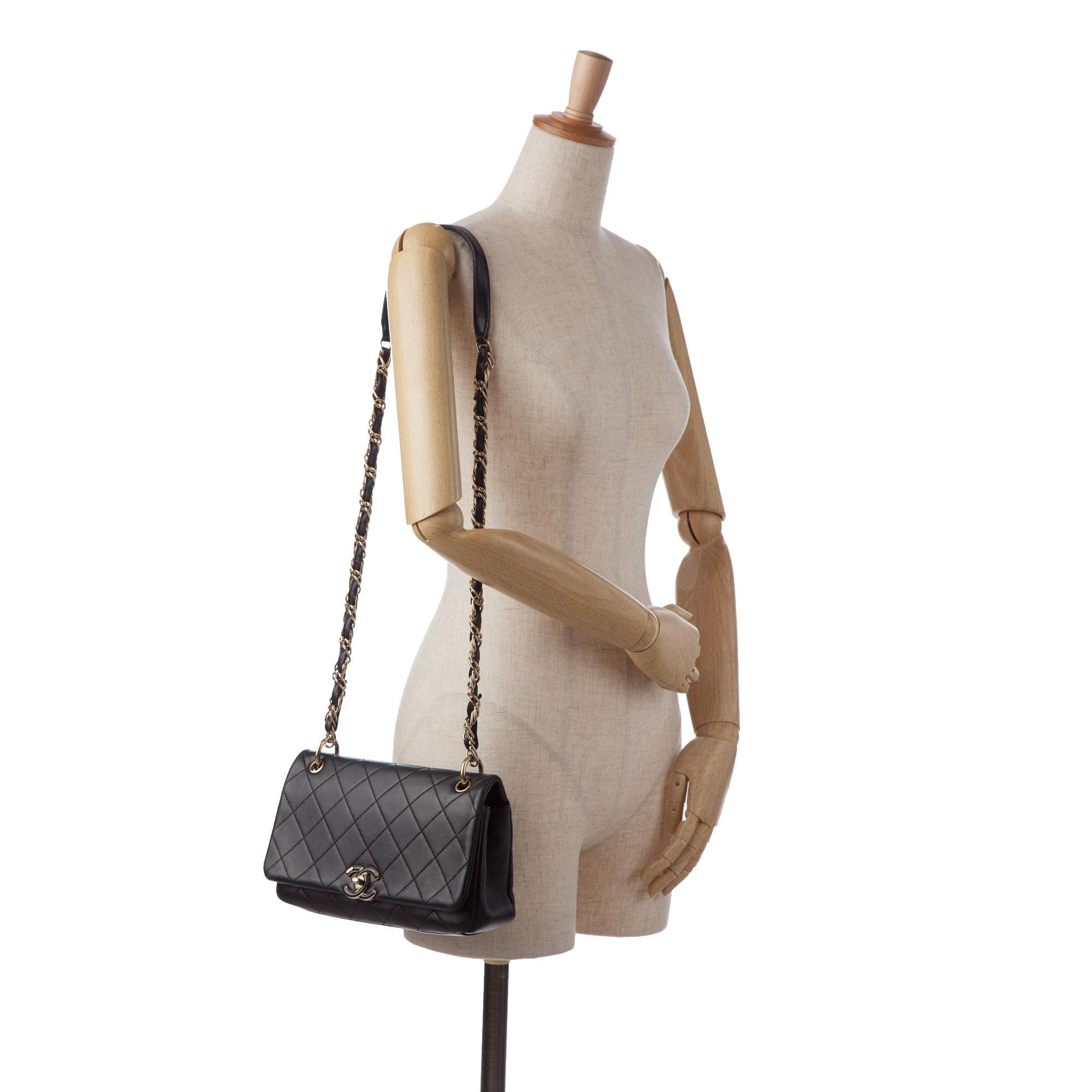 Chanel Twist Chain Enamel CC Flap Bag (SHG-bP0vlF)