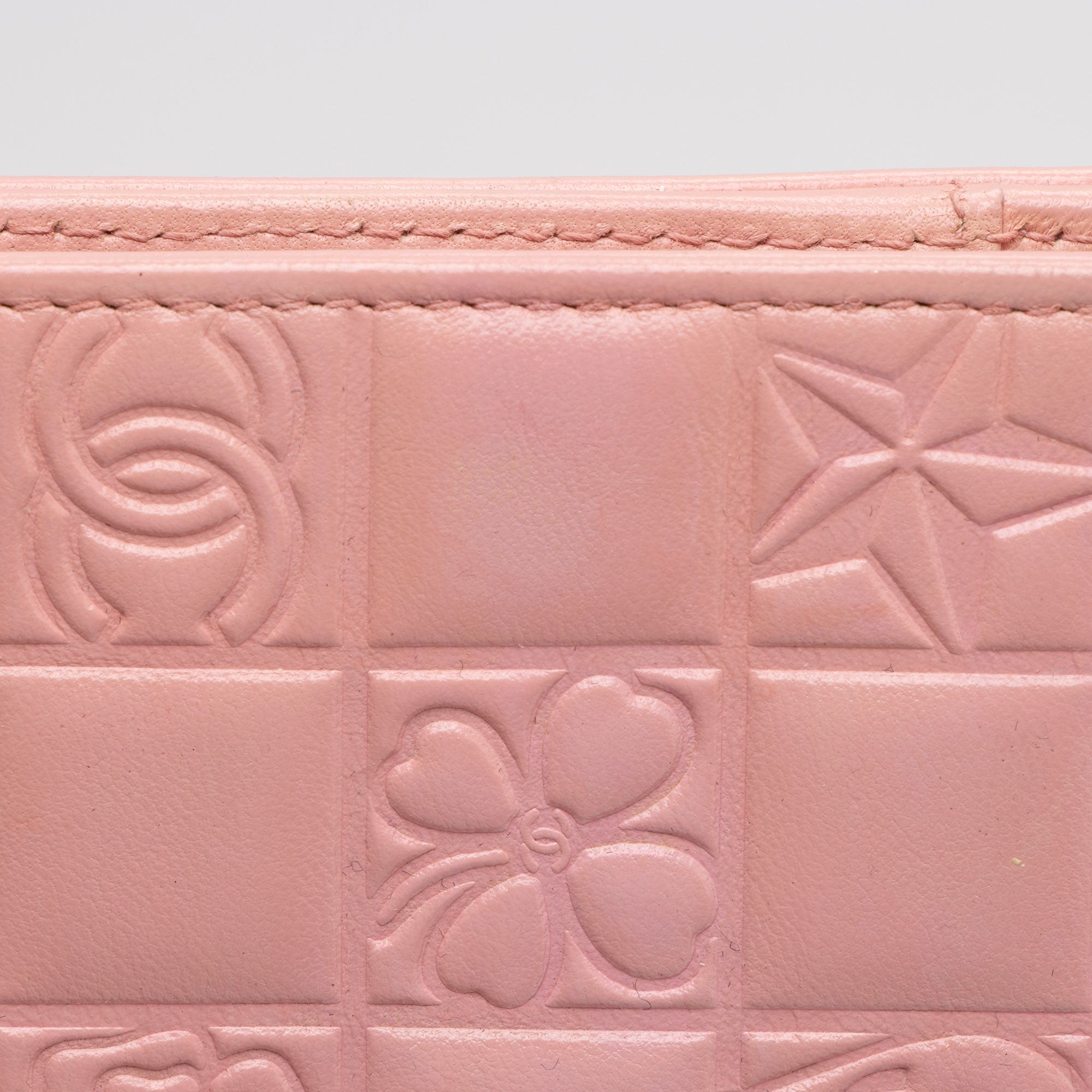 Chanel Vintage Embossed Lambskin Lucky Symbols Bi-Fold Wallet (SHF-uNdtFJ)